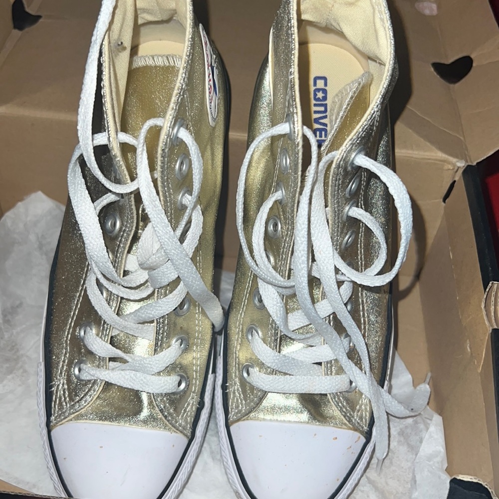 Women gold converse